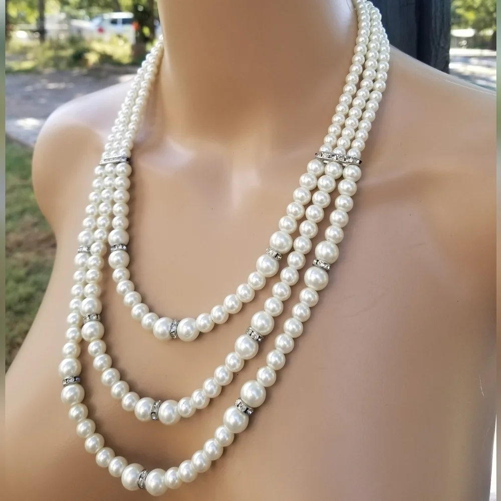 VINTAGE CREAM COLORED GLASS FAUX PEARL & CRYSTAL LAYERED NECKLACE